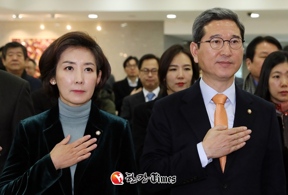 자유한국당 원내대표 선거에 나선 나경원 의원과 김학용 의원