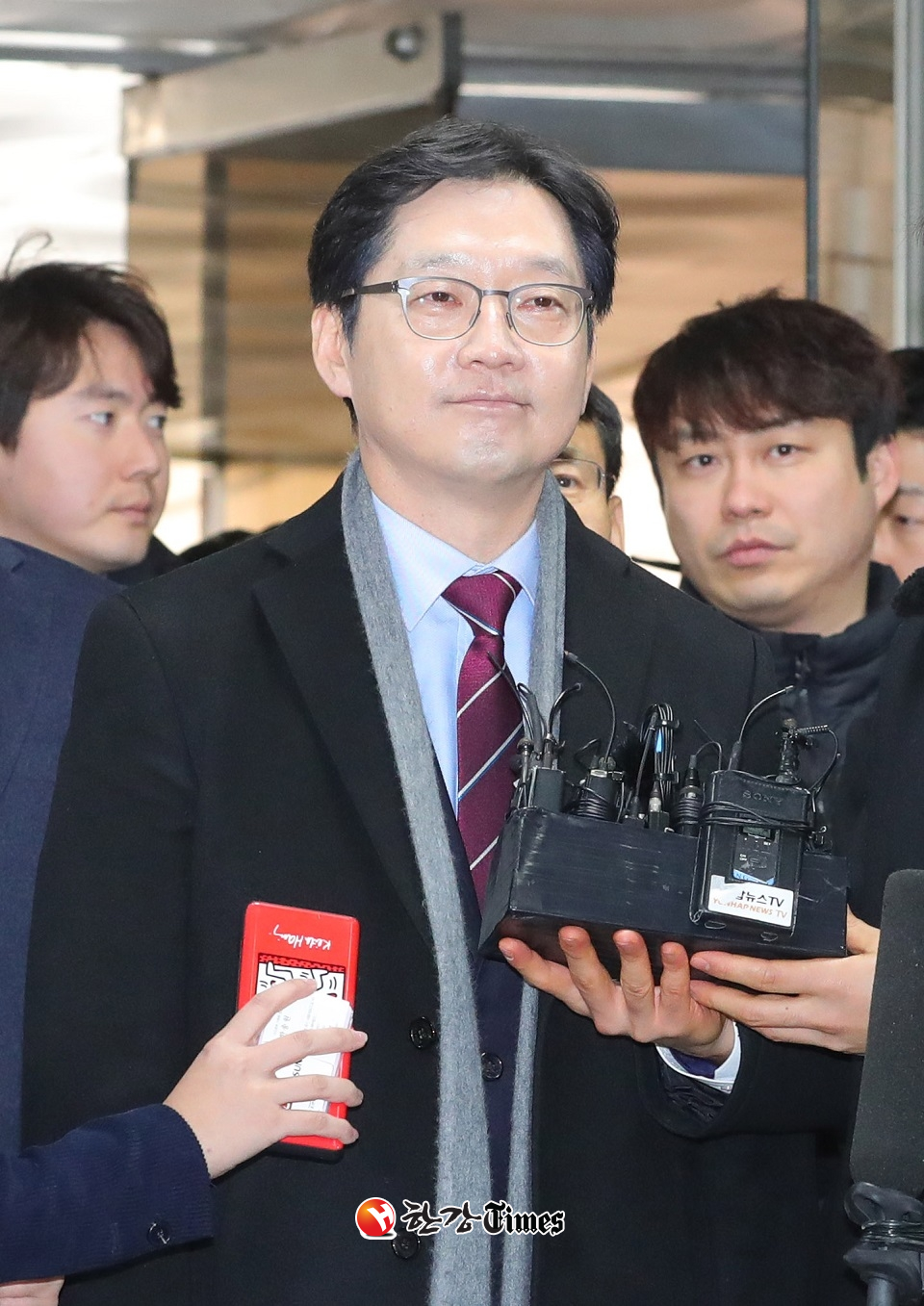 더불어민주당은 법정구속된 김경수 경남지사의 판결은 짜맞추기 재판이라며 강한 유감을 표명했다 (사진=뉴시스)