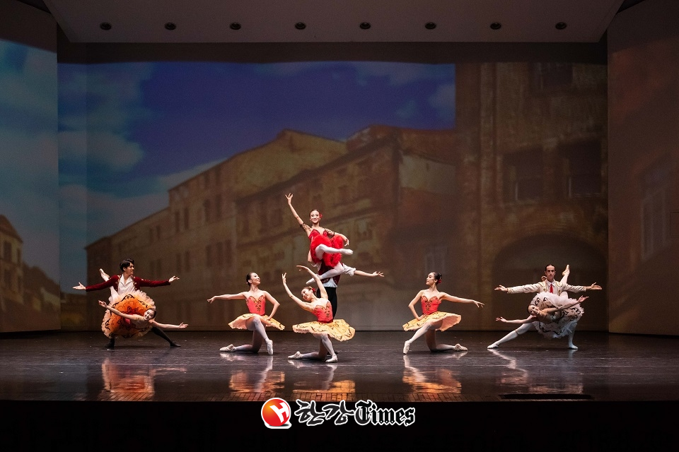 강남문화재단이 매주 목요일 재즈, 팝페라, 연극, 뮤지컬 등을 무대에 올린다