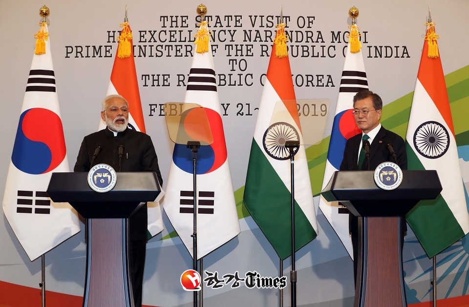 문재인 대통령과 국빈 방한중인 나렌드라 모디 인도 총리가 22일 청와대 본관에서 공동기자회견을 하고 있다. (사진=뉴시스)