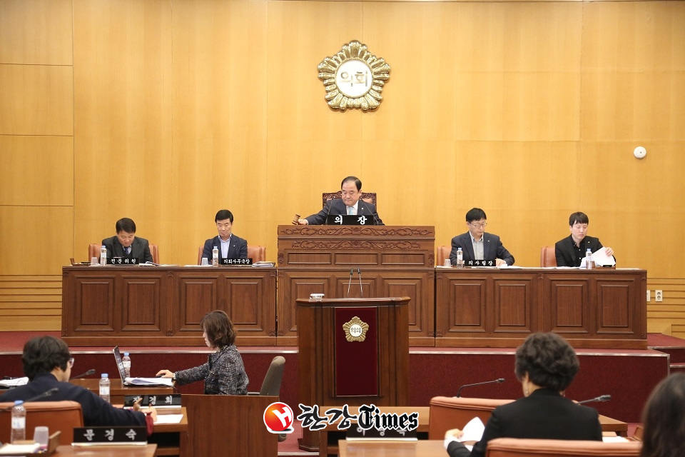 광진구의회가 20일 행정사무감사, 결산검사 일정을 확정하고 6건의 조례안을 처리하는 것으로 임시회를 폐회했다.