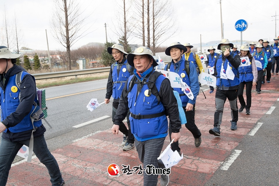 영등포구의회 의원들도 구가 주최한 국토대장정에 참여했다