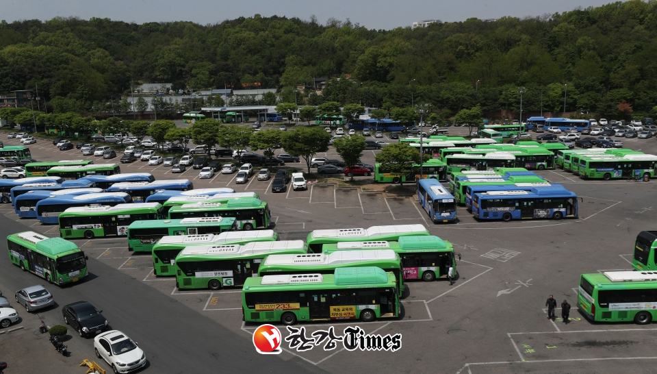 서울 시내버스도 파업 찬반 투표결과 파업이 가결되며 총파업에 동참한다. 사진=뉴시스