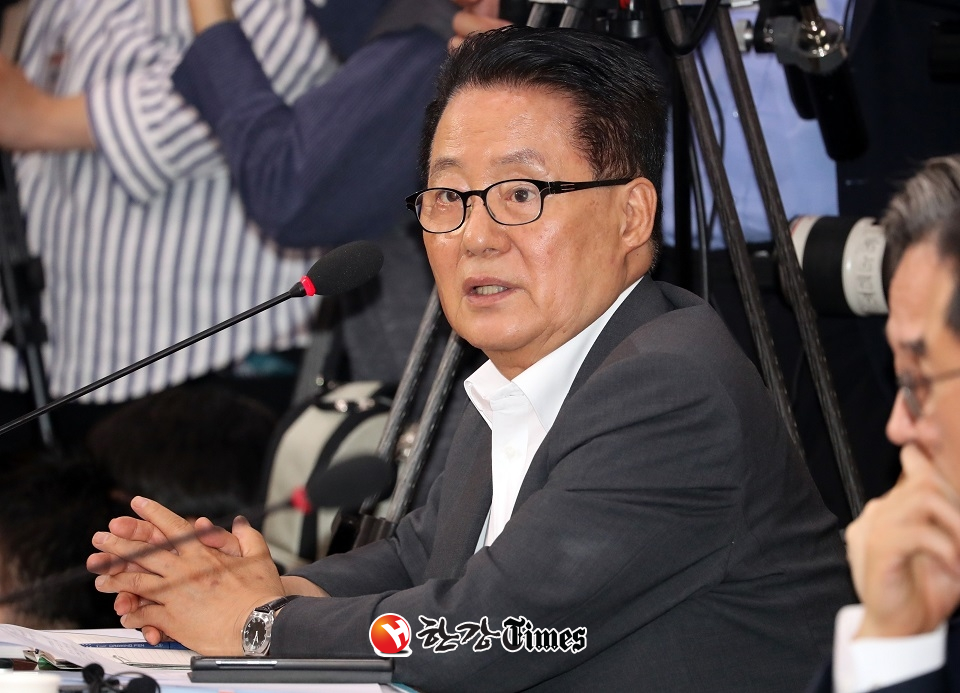 박지원 의원이 조국 수석이 법무부장관에 100% 기용될 것이라고 예언했다 (사진=뉴시스)
