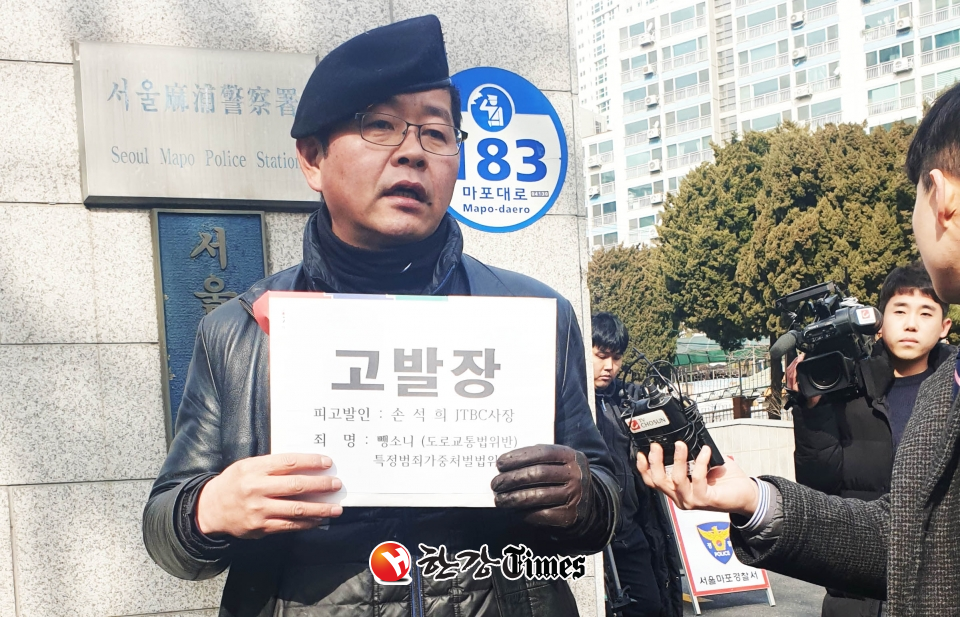 윤석열(59·사법연수원 23기) 검찰총장을 상대로 협박성 인터넷 방송을 한 혐의를 받고 있는 보수성향 유튜버 김상진(49)씨가 재판에 넘겨졌다. 사진=뉴시스