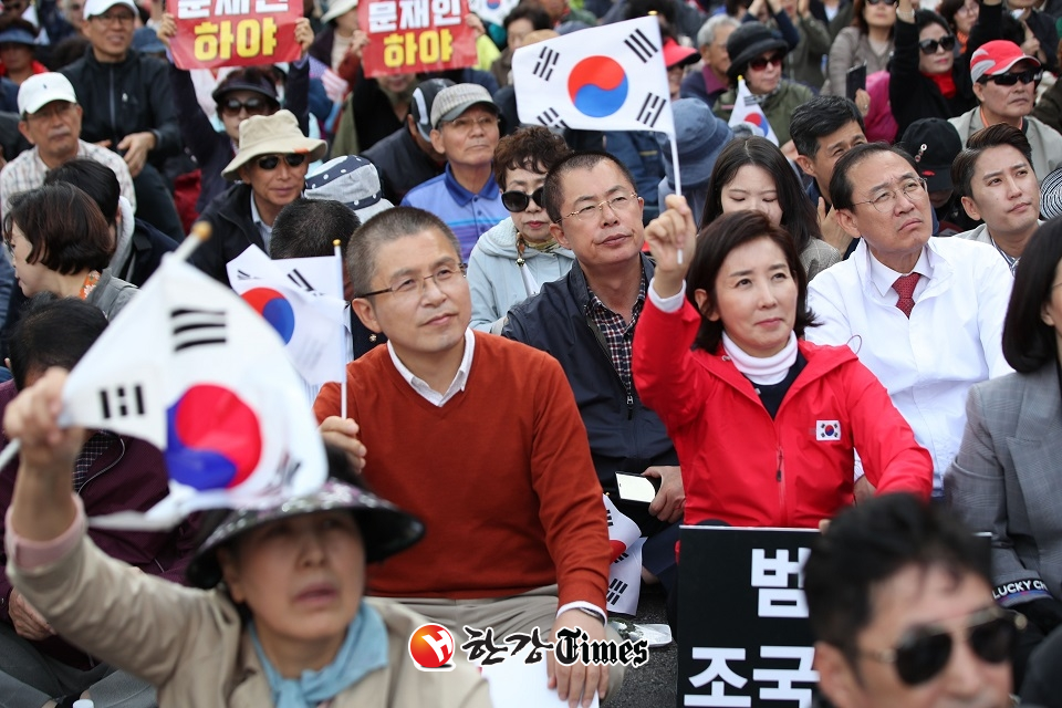 자유한국당이 조국 전 법무부장관 사퇴에서 이번 주말 예정대로 집회를 열기로 했다 (사진=뉴시스)