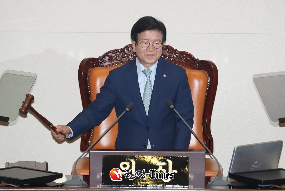 박병석 의장이 국회 사무총장에 김영춘 전 의원을 내정한 것으로 전해졌다. (사진=뉴시스)