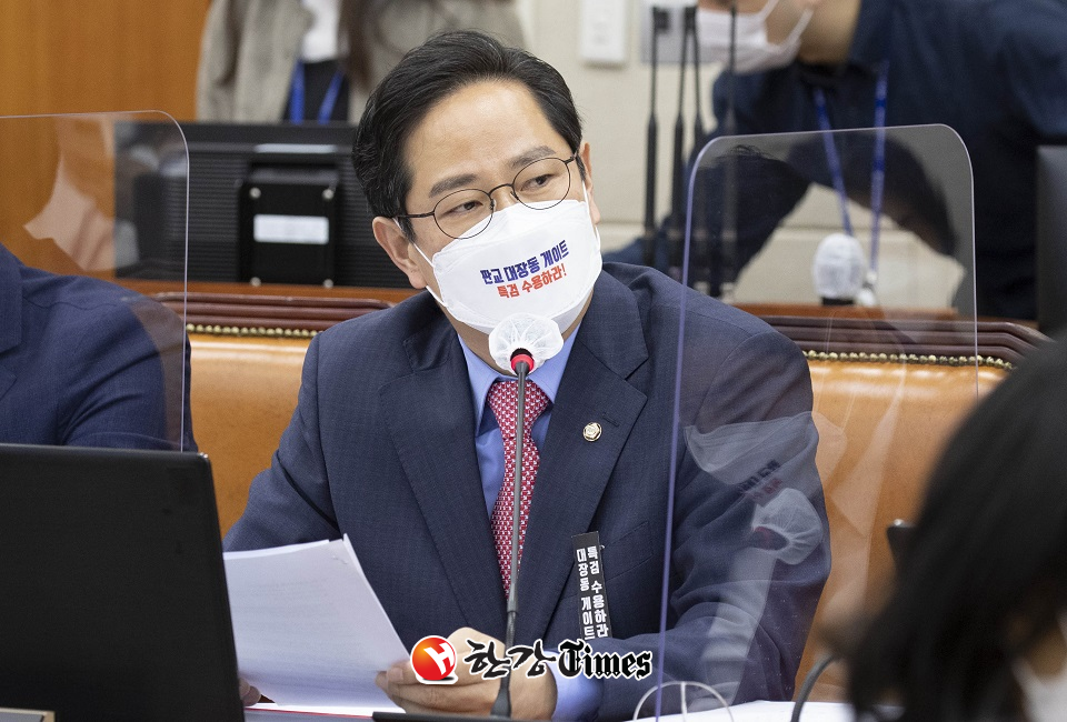 박수영 국민의힘 의원이 6일 서울 여의도 국회에서 열린 정무위원회의 금융위원회 국정감사에서 질의하고 있다. (사진=뉴시스)
