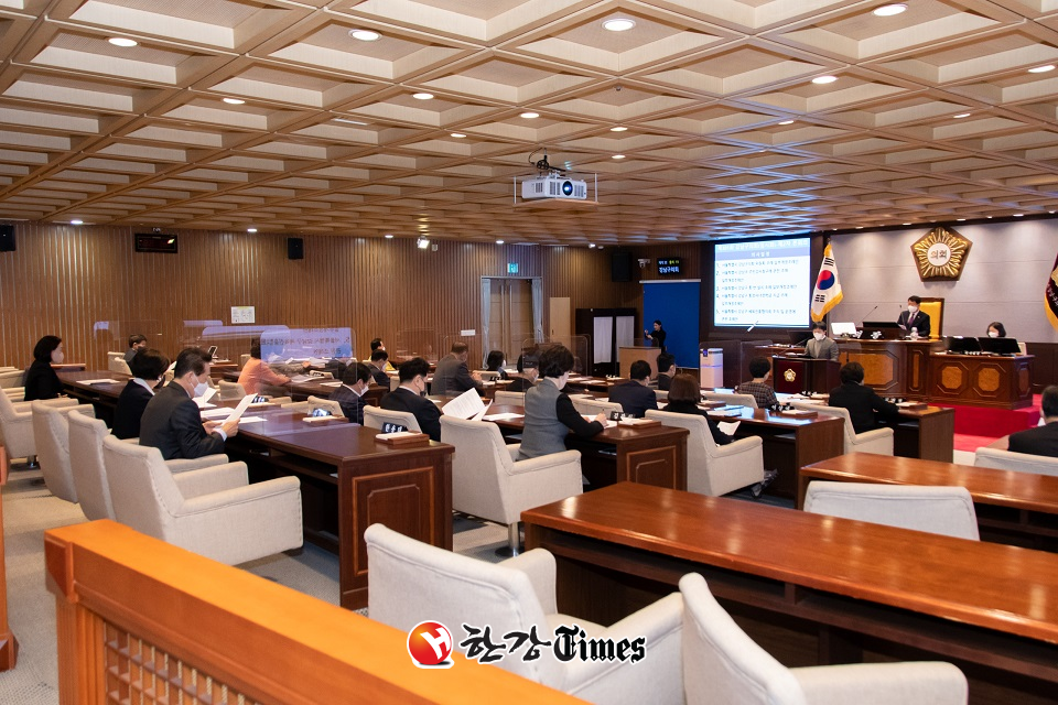 강남구의회가 제301회 임시회를 폐회했다.
