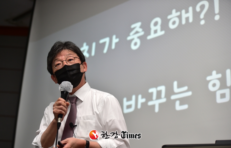 유승민 전 의원이 29일 오전 대구 북구 경북대학교에서 ‘무능한 정치를 바꾸려면’을 주제로 특강하고 있다. (사진=뉴시스)