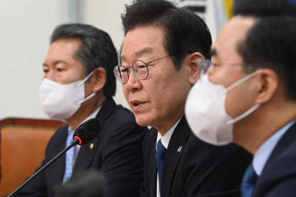 이재명 더불어민주당 대표가 23일 서울 여의도 국회에서 열린 최고위원회의에서 발언을 하고 있다. (사진=뉴시스)
