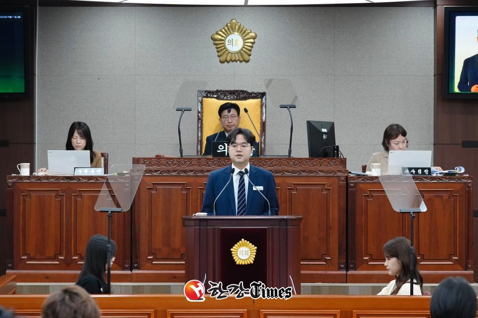 노원구의회 박이강 의원이 5분 자유발언에 나서고 있다