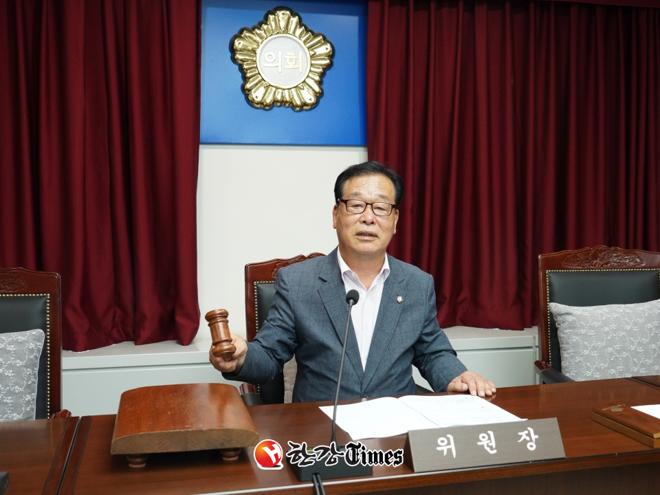 제323회 임시회 예산결산특별위원장으로 선임된 안태민 위원장