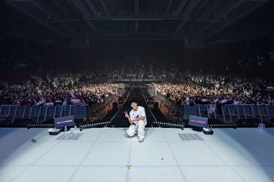 로꼬가 지난 17~18일 양일간 서울 올림픽공원 올림픽홀에서 2024 로꼬 콘서트 'ALL I NEED (올 아이 니드)'를 개최했다. (사진=AOMG 제공)