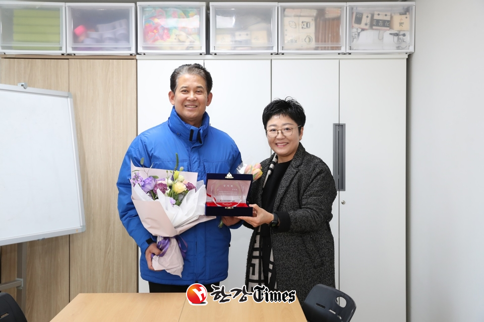 종로구의회 정재호 의원이 한국시각장애인가족협회로부터 감사패를 수상했다.