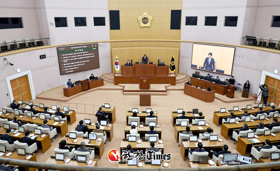 대전시의회가 15일 28개 안건을 의결하고 제276회 임시회를 폐회하고 있다. (사진= 대전시의회 제공)