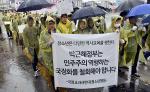 청소년들 거리 행동 '친일과 독재 미화하는 국정교과서 반대'