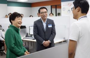 신한銀, 박근혜 대통령 스마트워킹 강남센터 방문