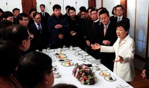 박근혜 대통령, 출입기자단 신년 인사 "오해가 오해 만들고, 오보 바탕으로 오보 재생산"