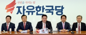 '자유한국당' 운명의 한 주 시작...3월10일 선고 '유력'