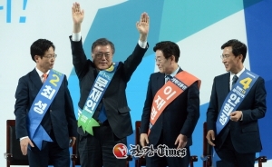 흔들림 없는 '문재인 대세론'...민주당 1위 경쟁보다 2, 3위 다툼이 더 흥미