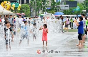 서울 낮 기온 30도.. 올해 들어 최고 더운 날씨