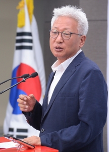 ‘朴 탈당’ 권고, 한국당, “보수대통합 신호탄 쐈다”