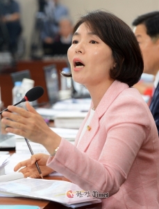 자유한국당, “대북 지원 당장 철회... 국민에게는 비인도적 처사”
