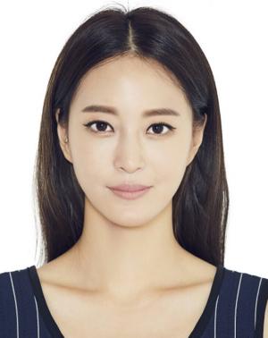 월화드라마 '20세기 소년소녀' 한예슬, 새로 찍은 여권 사진 공개에 누리꾼들 "美친 미모다"