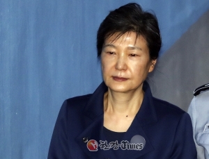 법조계 "박근혜 발언, 탄핵심판 헌재 흔들기와 유사···도움 안돼"