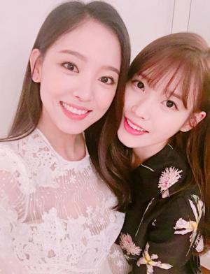 강한나, 절친 아이유랑 아주 사적인 데이트 사진 공개! "둘 중 누가 더 예쁘나?"