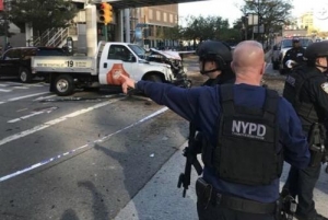 美 뉴욕 맨해튼서 트럭 돌진해 최소 8명 사망.. 용의자 ‘알라신은 위대하다’ 외쳐