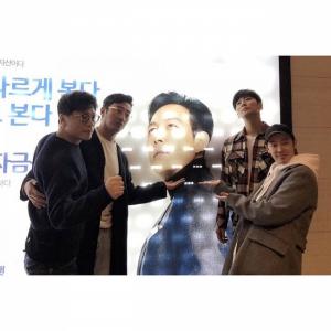 영화 신과 함께 하정우, 주지훈-김동욱과 코믹 인증샷…“어머 이건 찍어야해”