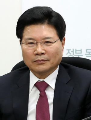 검찰, ‘불법 정치자금 의혹’ 홍문종 의원 주거지 압수수색
