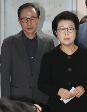 MB 이어 김윤옥 여사 뇌물수수 의혹.. 법조계, 조사 필요 vs 정치 부담 의견차