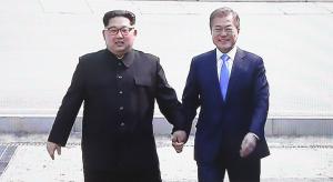 [정상회담] 문 대통령-김정은, 남측에서 한번 북측에서 한번 ‘기념촬영’