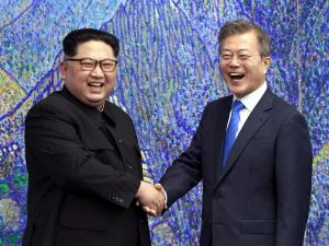 "남북 국민에게 선물?"... 남북정상 오전 회담 기대감 증폭