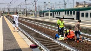 이탈리아서 기차에 치인 여성 놔두고 셀카 찍은 남성에 공분.. 여성 다리 절단