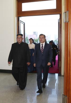 (1보) 남북 정상 9월 평양공동선언 합의문 서명