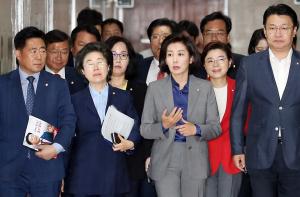 '기밀유출' 외교관 중징계 불가피... 한국당도 '책임 범위' 고심