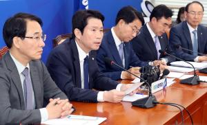한국당과 마지막 협의... 민주당, “6월 국회 독자소집 검토”