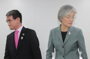 한일 외교장관 회담, '변화 없는 日'... 강경화 "배제 조치 나오면 대응 불가피"