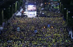 민주당 “200만 촛불물결... 이제 검찰개혁은 시대적 사명”
