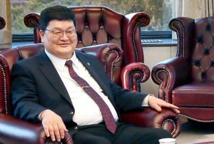 ‘기내 성추행’ 몽골 헌재소장 출국 정지.. 경찰, 항공보안법 위반죄 추가 적용 논의 중