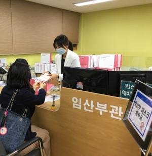 강남구, 13일부터 임신부 ‘마스크 10매’ 추가 지급
