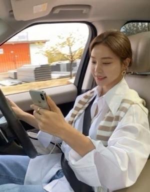 지윤미 사과 "운전 중 휴대전화 사용 안일하게 생각했다"