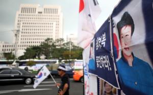 박근혜, 뇌물 등 혐의 10년 감형... 총 징역 20년 선고