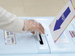 서울시 “투표소 일제 방역... 발열시 임시 기표소 투표”