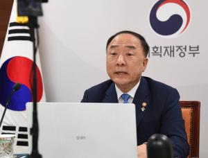 홍남기 "2차 추경 규모 30조 초반, 전국민 지원금 생각 안 해"