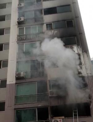 대전 서구 아파트서 화재…주민 1명 화상·6명 연기흡입